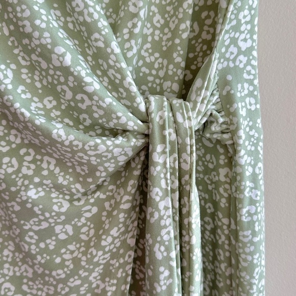 nine britton Green and White Animal Print Stretch Wrap Dress, Size Large - Picture 9 of 16